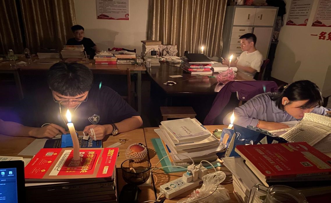 挑灯夜读,不畏艰难