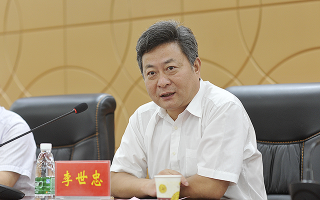 省卫计委医政医管处副处长李世忠讲话