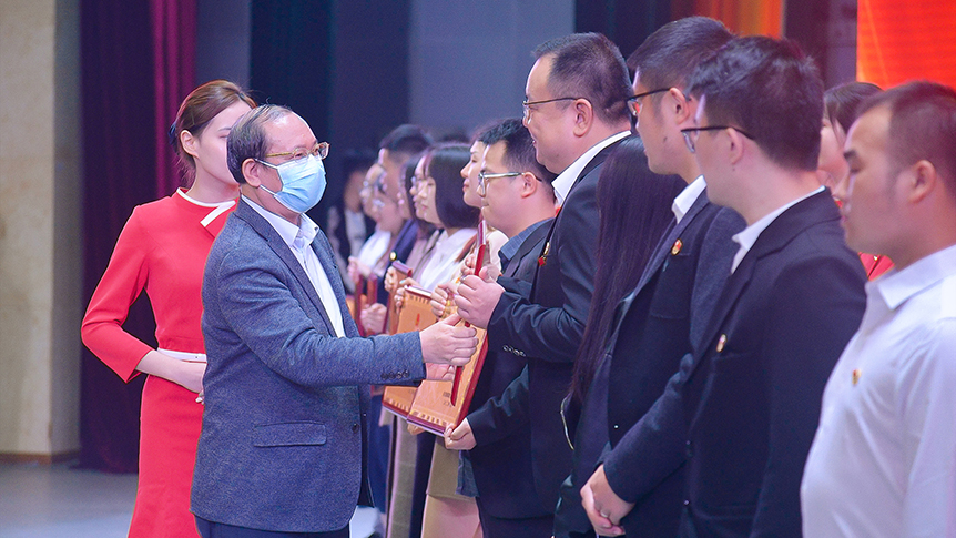 邵阳学院举行2021-2022学年度团学工作先进集体和“校园先锋”颁奖典礼_邵阳头条网