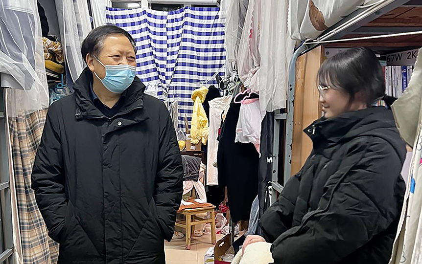 关怀入寝，温情入心 陆步诗走访学生宿舍_邵阳头条网