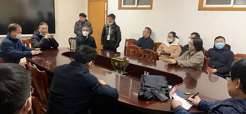 寒冬送暖，春意扑面 校长张平下沉一线关爱学生_邵阳头条网