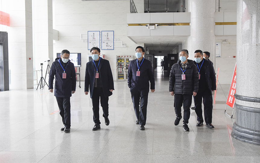 校领导巡视全国大学生英语等级考试考场_邵阳头条网
