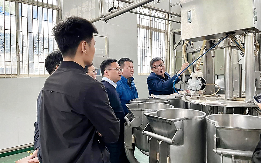 石屏县委常委、组织部长何德林一行莅临邵阳学院豆制品重点实验室洽谈产学研合作_邵阳头条网