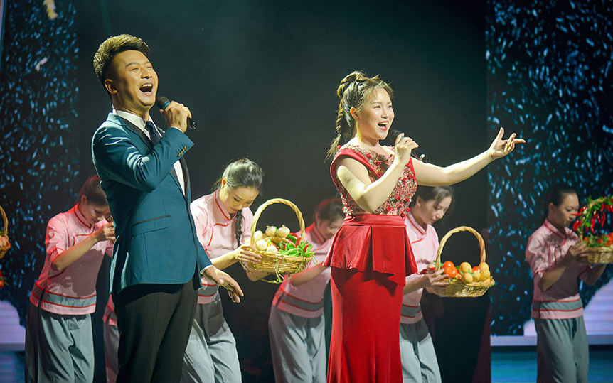 爱上‘邵阳红’ 难忘‘邵阳红’”专场晚会在邵阳学院星光剧院上演_邵阳头条网