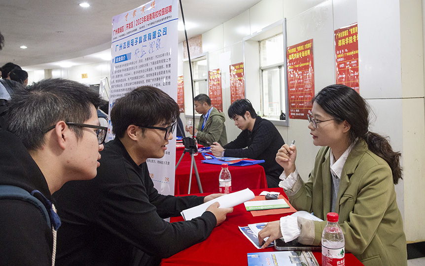 广州市黄埔区“智慧湾区 才聚黄埔”校园专场招聘在邵阳学院举行_邵阳头条网