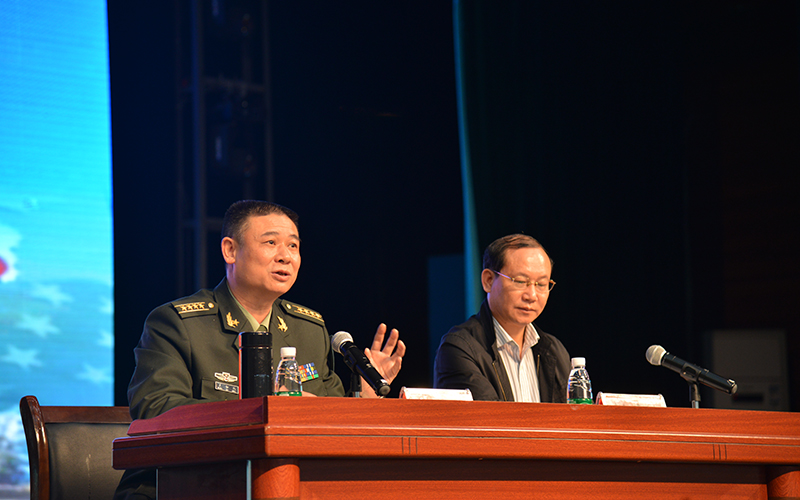 国防教育讲座进校园 邵阳市军分区司令员王如兵大校