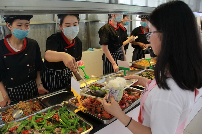 我的食堂我做主 ——30名邵院学子化身食堂"当家人"--邵阳学院