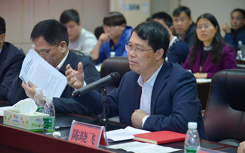 图为我校党委书记陈晓飞做思政工作汇报