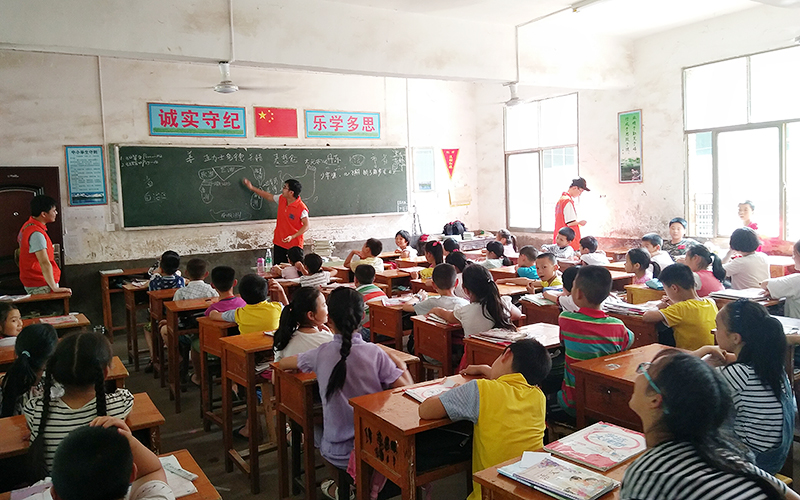 邵阳学院困难学子成长导航团赴永红学校开展助教活动